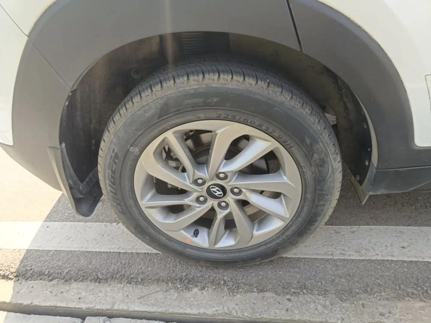 Hyundai Tucson 2015 1.6T Dual-Clutch Two-Wheel-Drive Smart Model — миниатюра 10