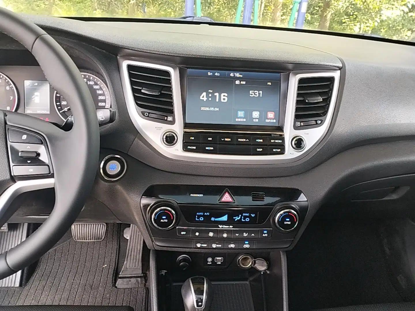 Hyundai Tucson 2015 1.6T Dual-Clutch Two-Wheel-Drive Smart Model — миниатюра 16