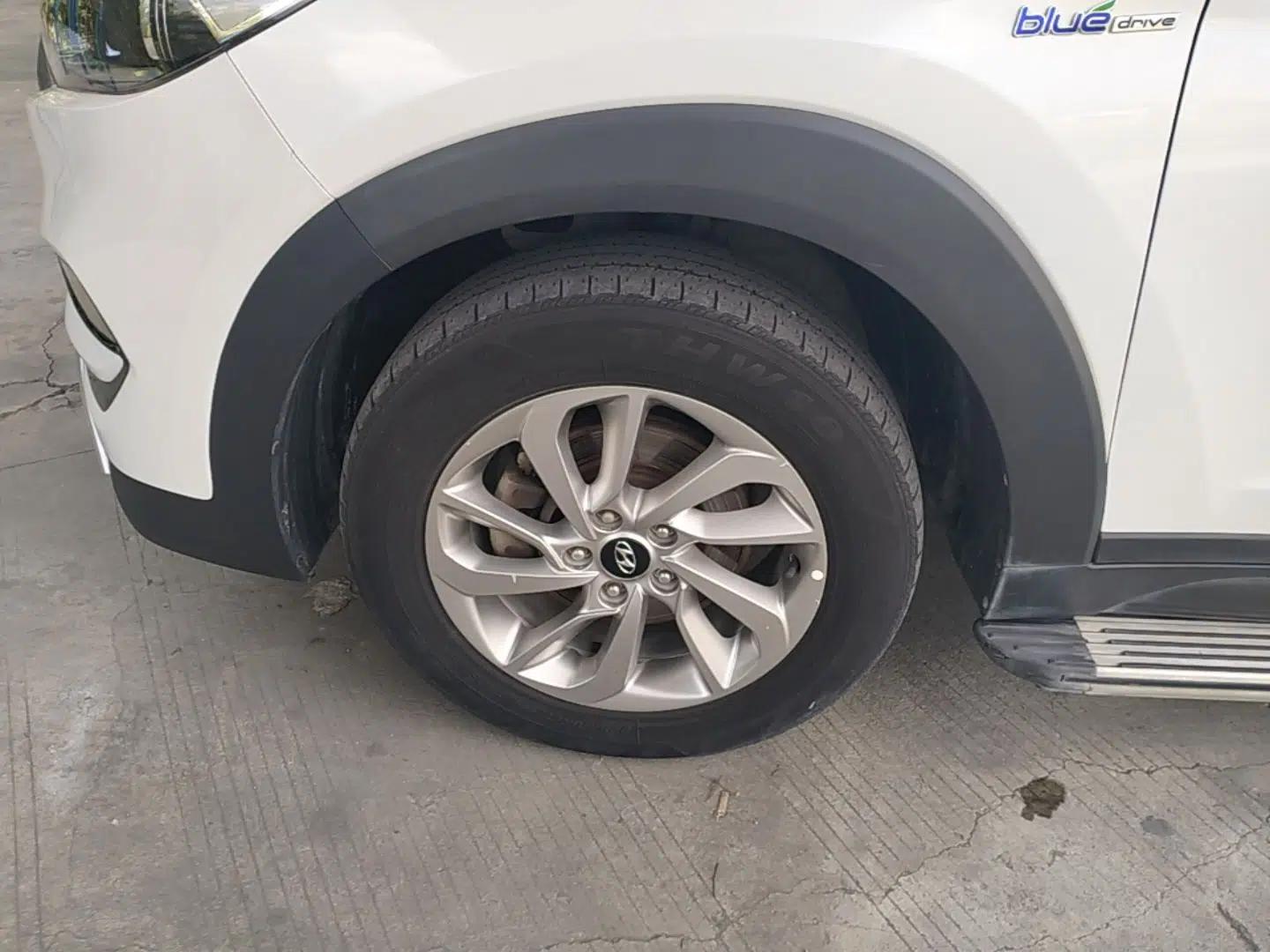 Hyundai Tucson 2015 1.6T Dual-Clutch Two-Wheel-Drive Smart Model — миниатюра 8