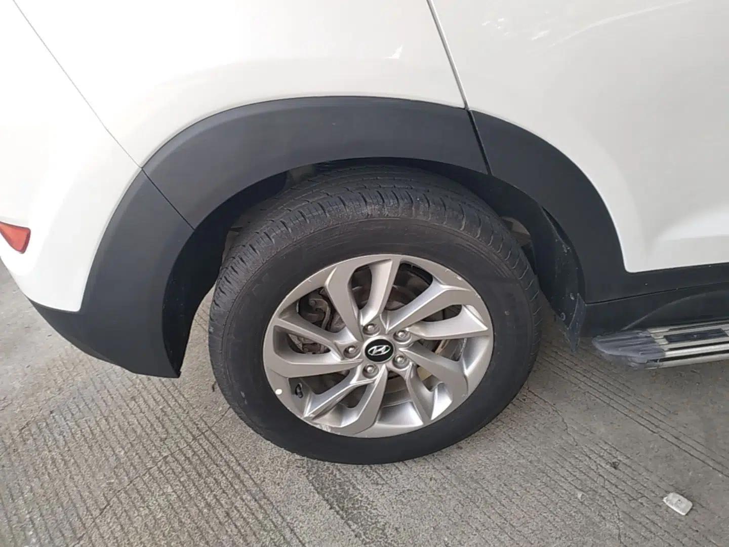 Hyundai Tucson 2015 1.6T Dual-Clutch Two-Wheel-Drive Smart Model — миниатюра 10