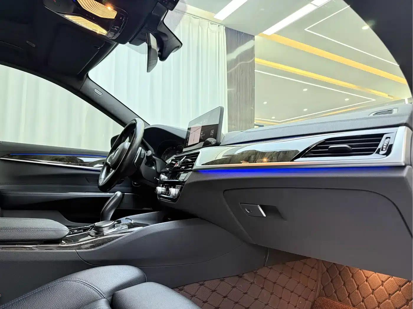 2022 BMW 6 Series GT 630i M Sport Package — миниатюра 9