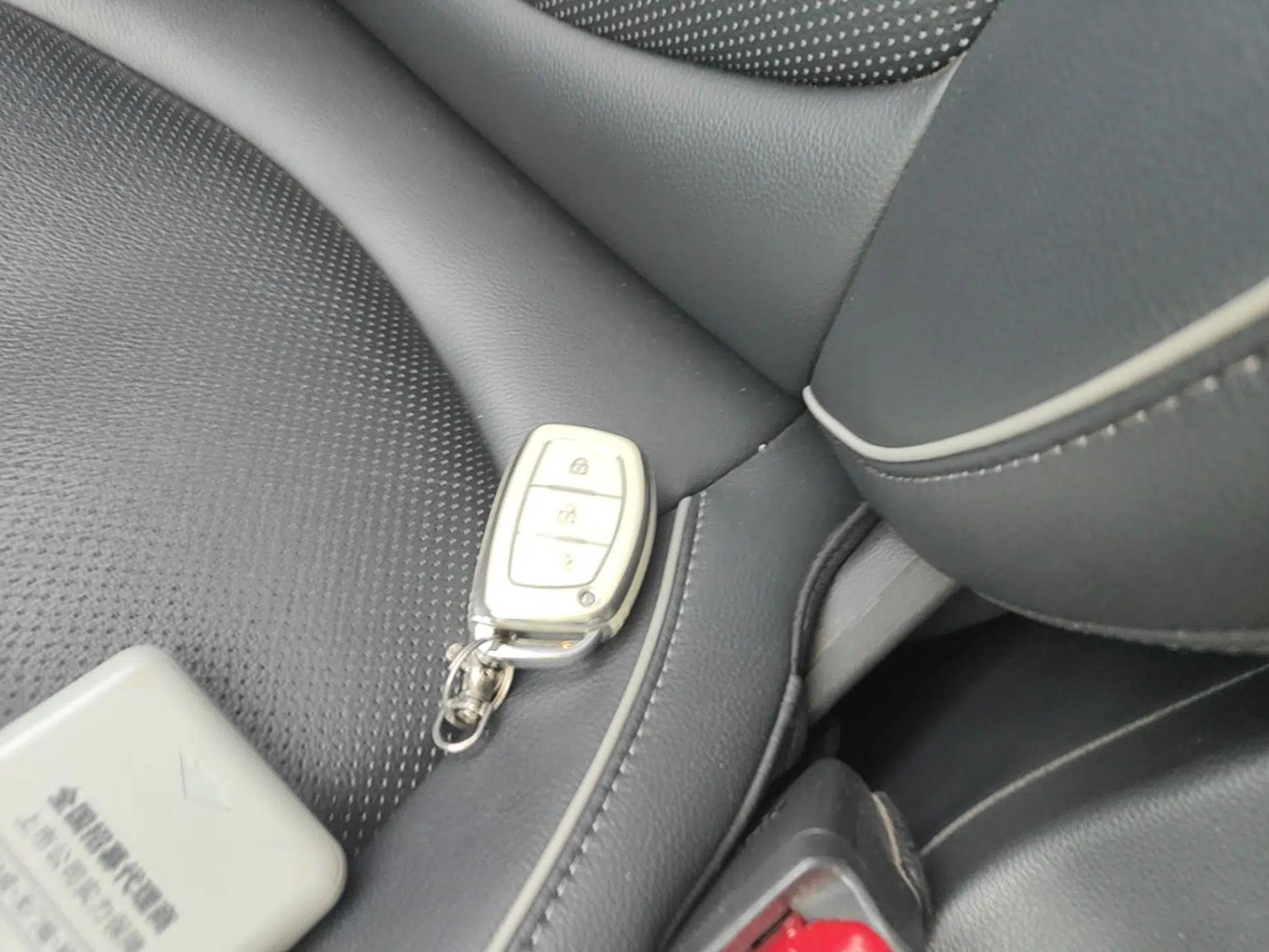 Hyundai ix25 2015 1.6L Automatic Two-Wheel Drive Smart GLS Trim — миниатюра 12