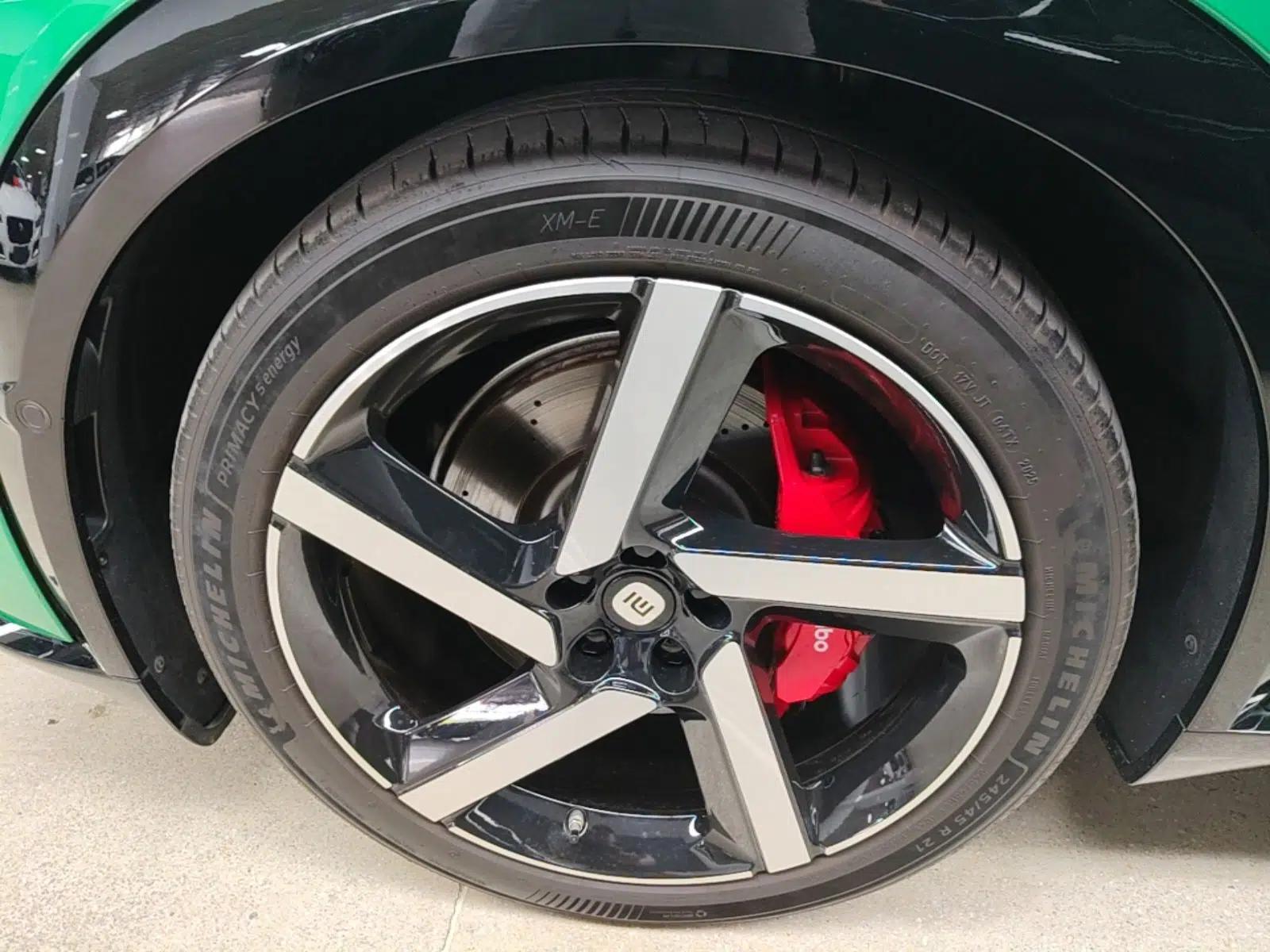 Xiaomi Auto YU7 2025 Ultra-Long Range High-Performance All-Wheel-Drive Max Edition — миниатюра 8
