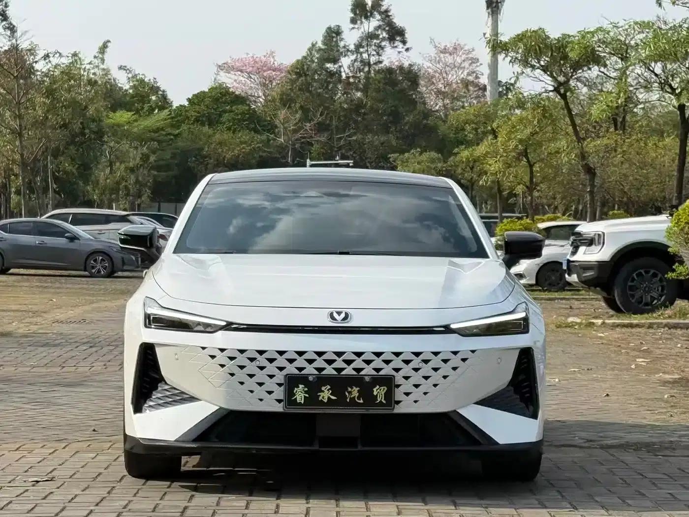 Changan UNI-V 2024 1.5T Smart Navigation Edition — миниатюра 3