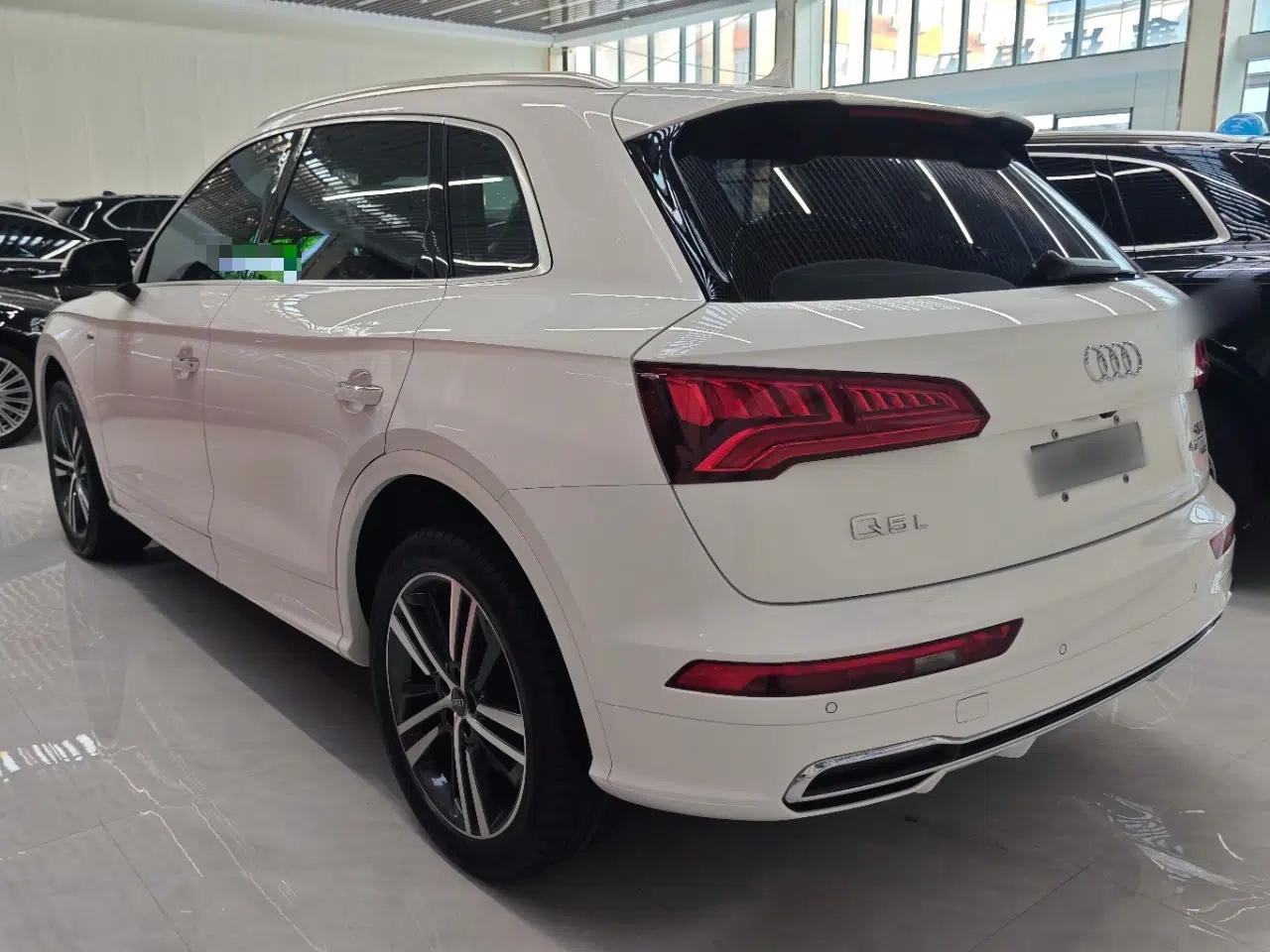 Audi Q5L 2020 Updated 40 TFSI Prestige Fashion Edition — миниатюра 4