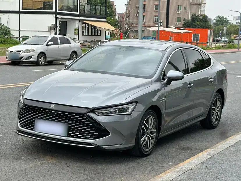 BYD Qin PLUS 2021 DM-i 55KM Flagship Model — миниатюра 1