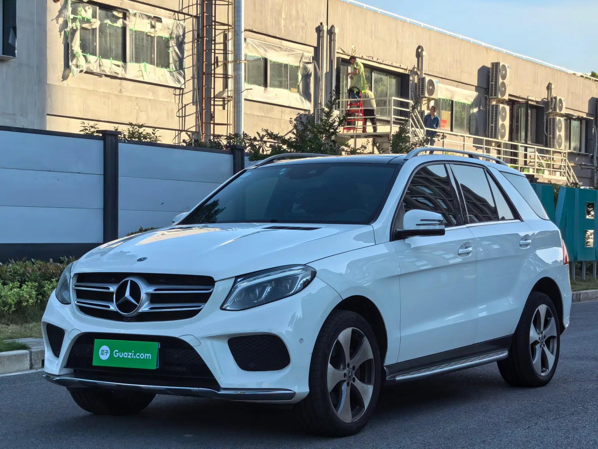 Mercedes-Benz GLE 2018 GLE 320 4MATIC Luxury Collection Edition — миниатюра 1