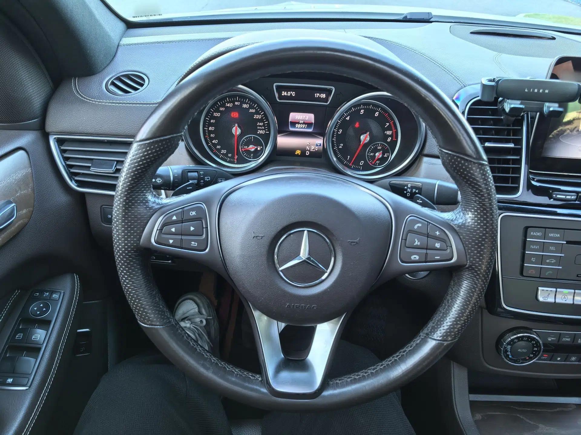 Mercedes-Benz GLE 2018 GLE 320 4MATIC Luxury Collection Edition — миниатюра 23