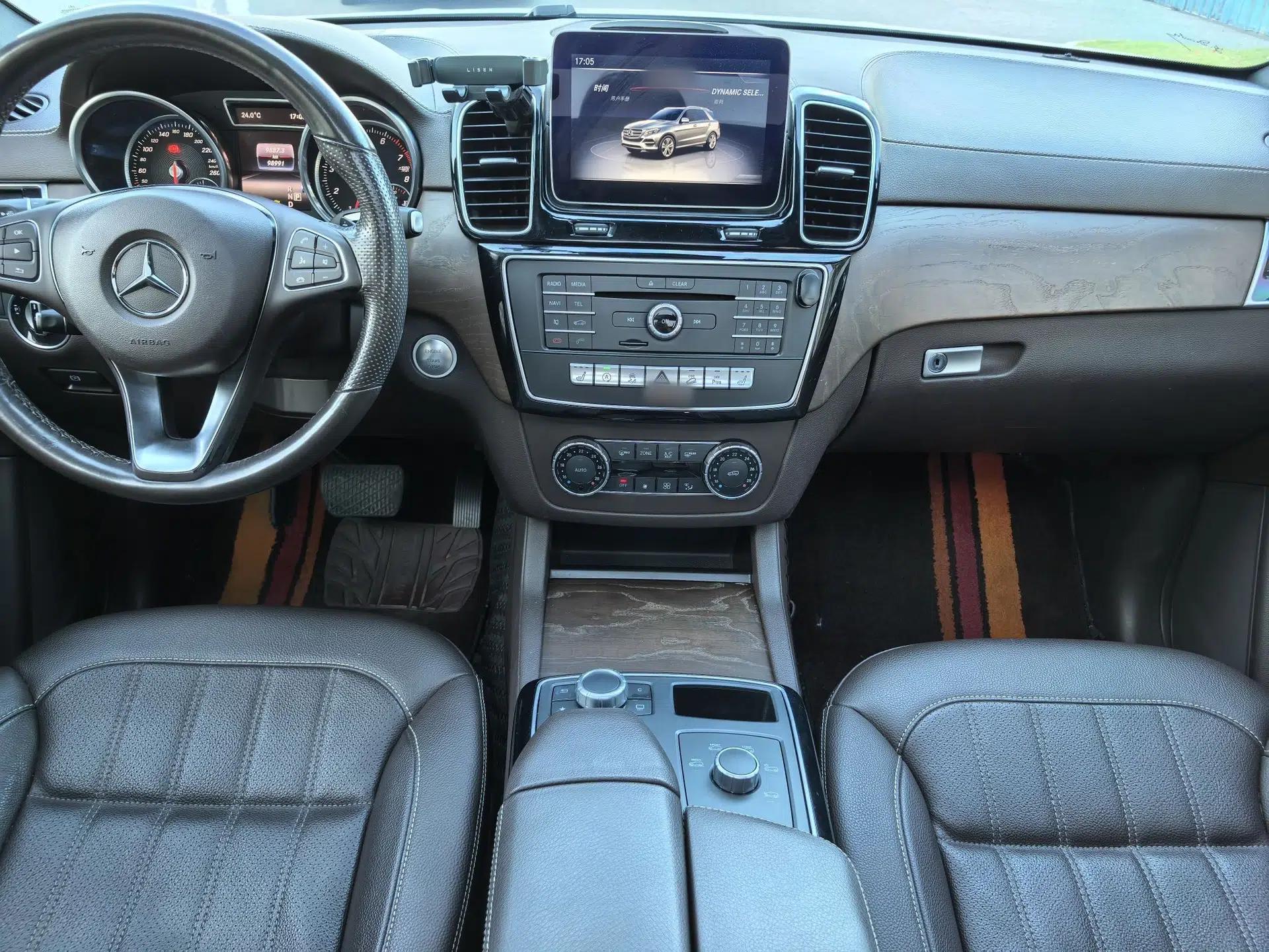 Mercedes-Benz GLE 2018 GLE 320 4MATIC Luxury Collection Edition — миниатюра 26