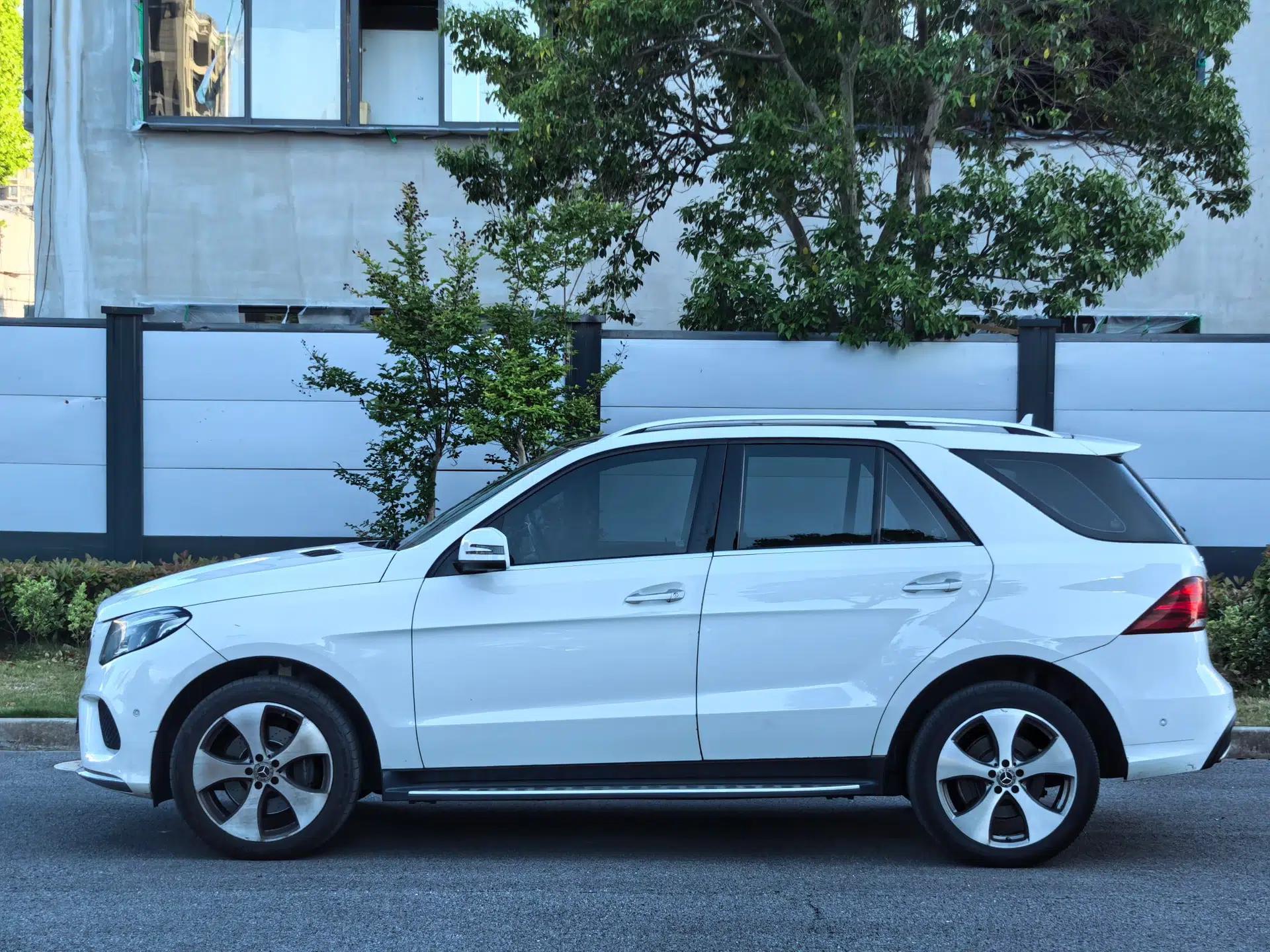 Mercedes-Benz GLE 2018 GLE 320 4MATIC Luxury Collection Edition — миниатюра 6