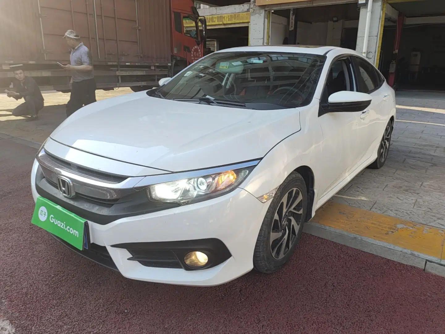 Honda Civic 2016 220TURBO CVT Luxury Edition — миниатюра 1