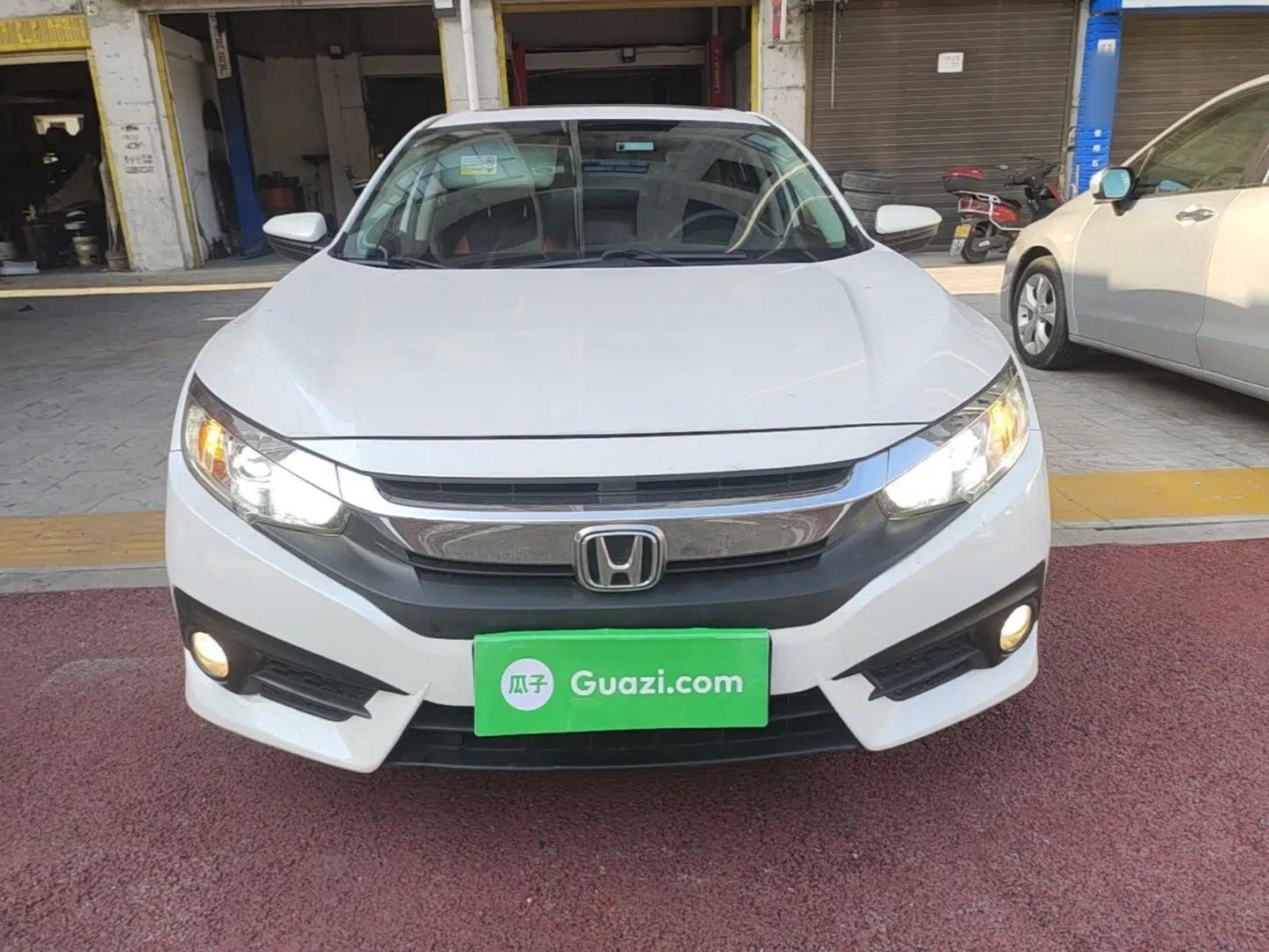 Honda Civic 2016 220TURBO CVT Luxury Edition — миниатюра 2