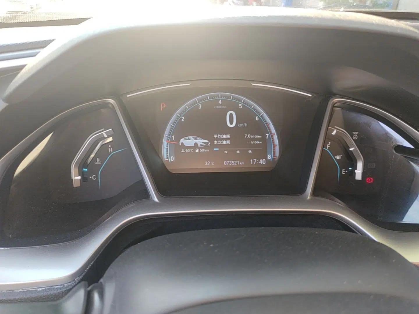 Honda Civic 2016 220TURBO CVT Luxury Edition — миниатюра 15