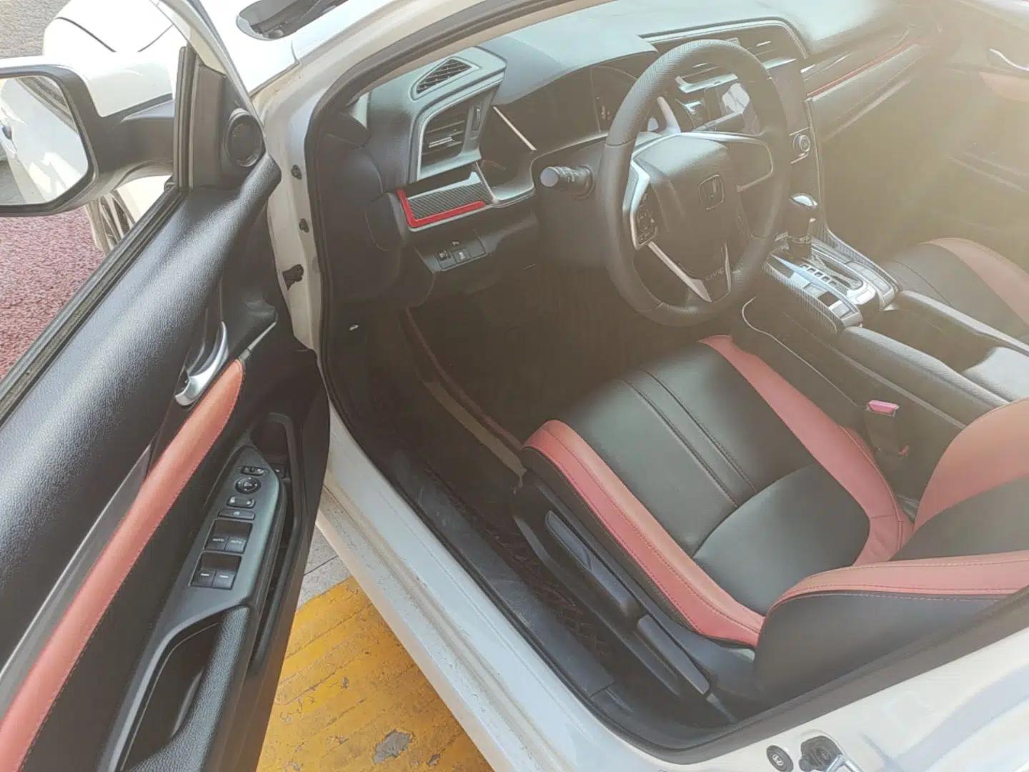 Honda Civic 2016 220TURBO CVT Luxury Edition — миниатюра 19