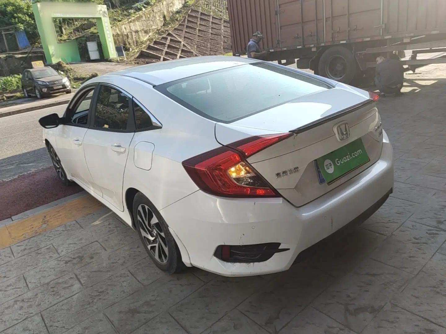 Honda Civic 2016 220TURBO CVT Luxury Edition — миниатюра 4