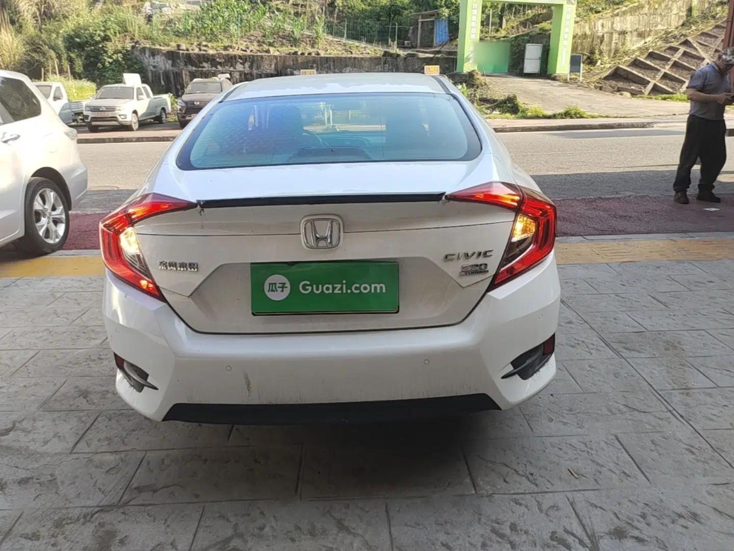 Honda Civic 2016 220TURBO CVT Luxury Edition — миниатюра 5