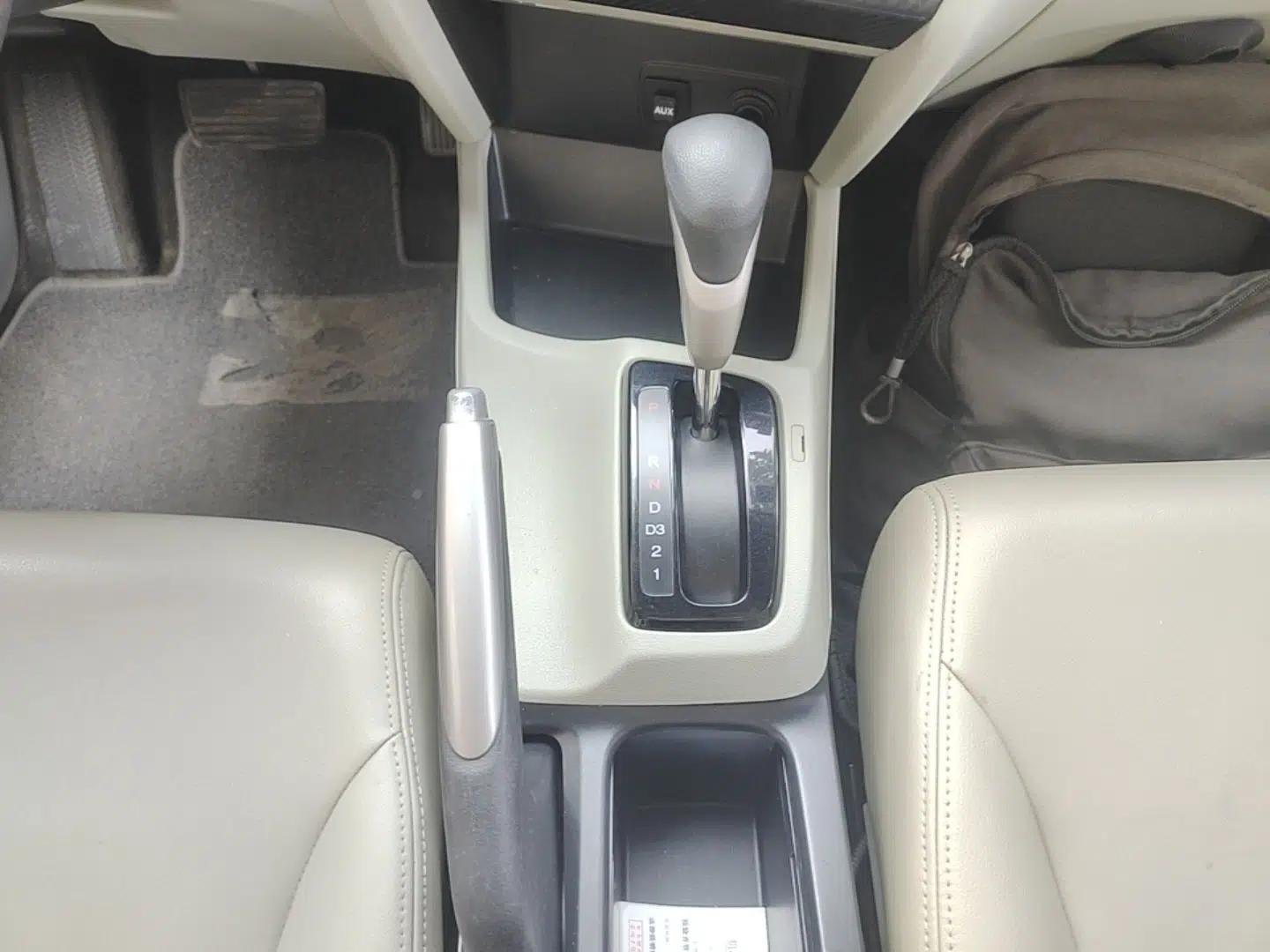 Honda Civic 2014 1.8L Automatic Classic Edition — миниатюра 17