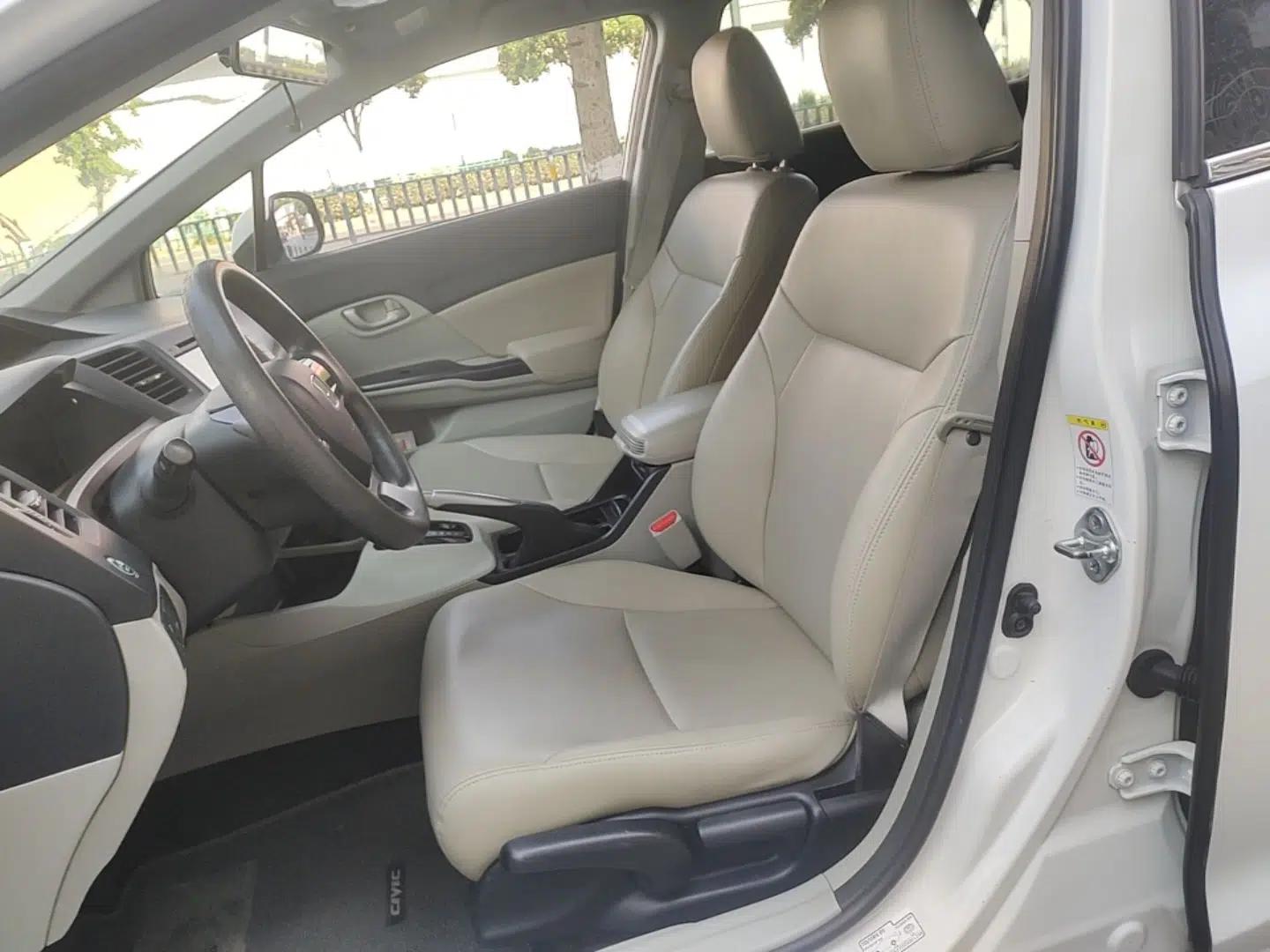 Honda Civic 2014 1.8L Automatic Classic Edition — миниатюра 18