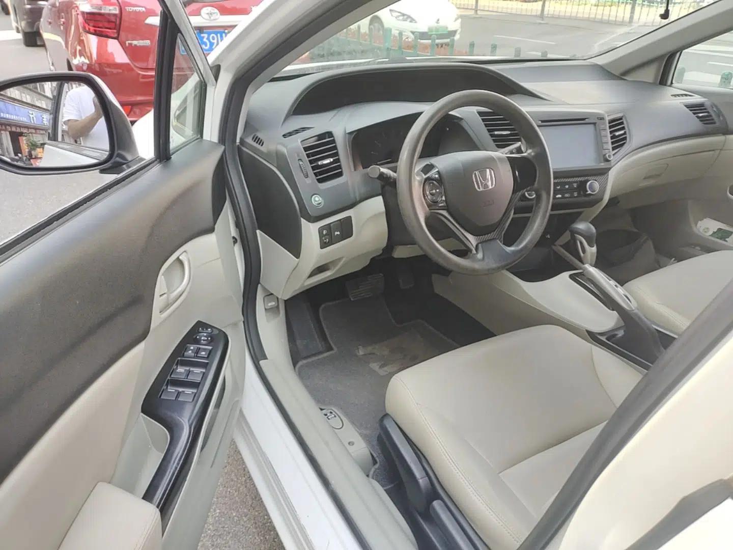 Honda Civic 2014 1.8L Automatic Classic Edition — миниатюра 19