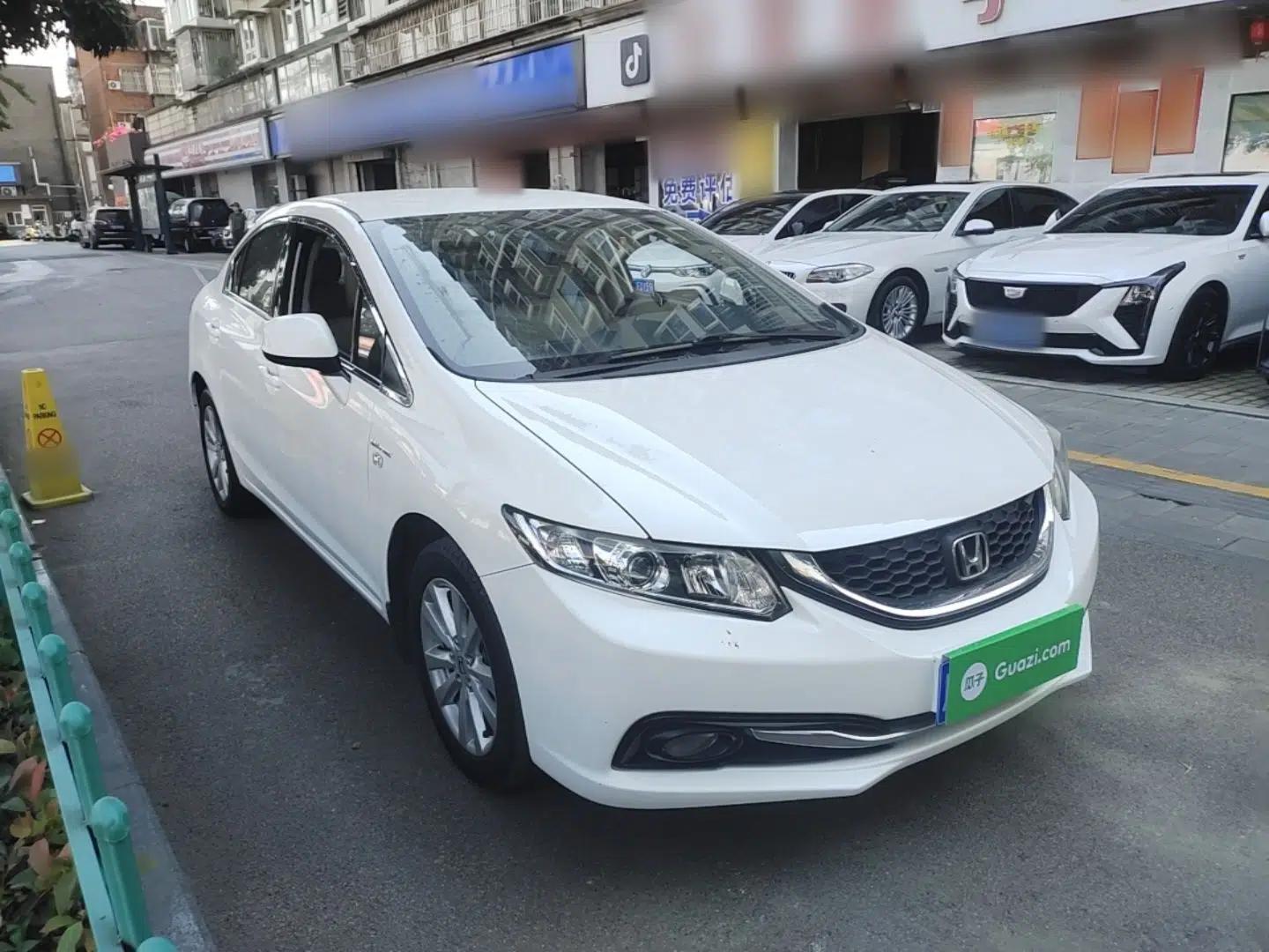 Honda Civic 2014 1.8L Automatic Classic Edition — миниатюра 3