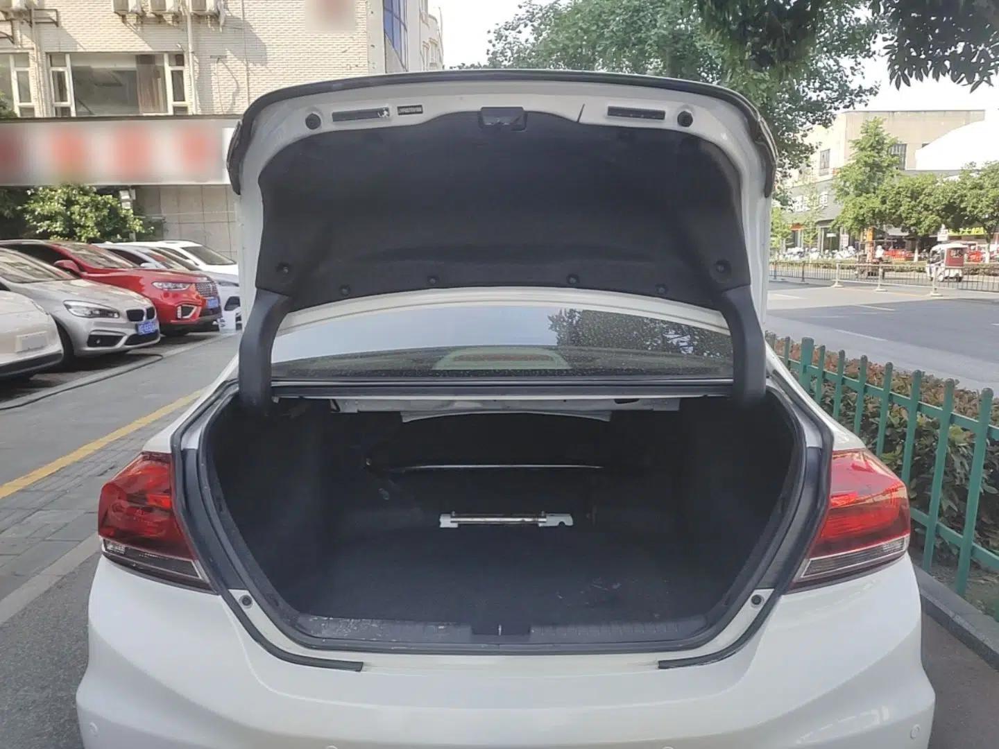 Honda Civic 2014 1.8L Automatic Classic Edition — миниатюра 22