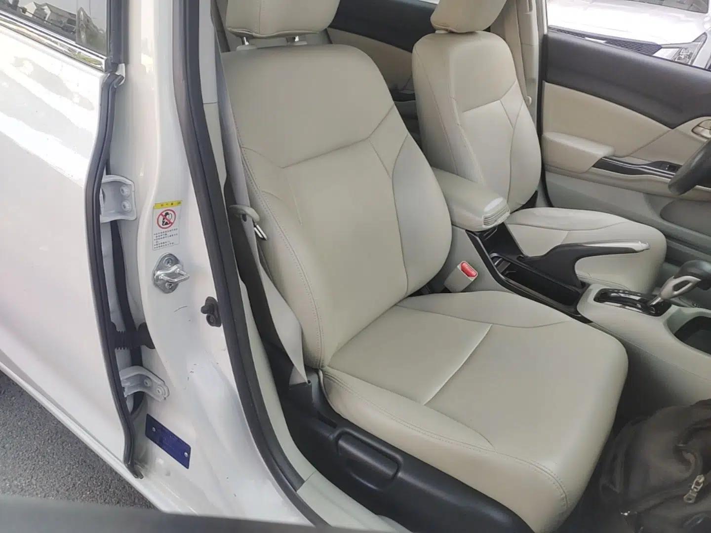 Honda Civic 2014 1.8L Automatic Classic Edition — миниатюра 23