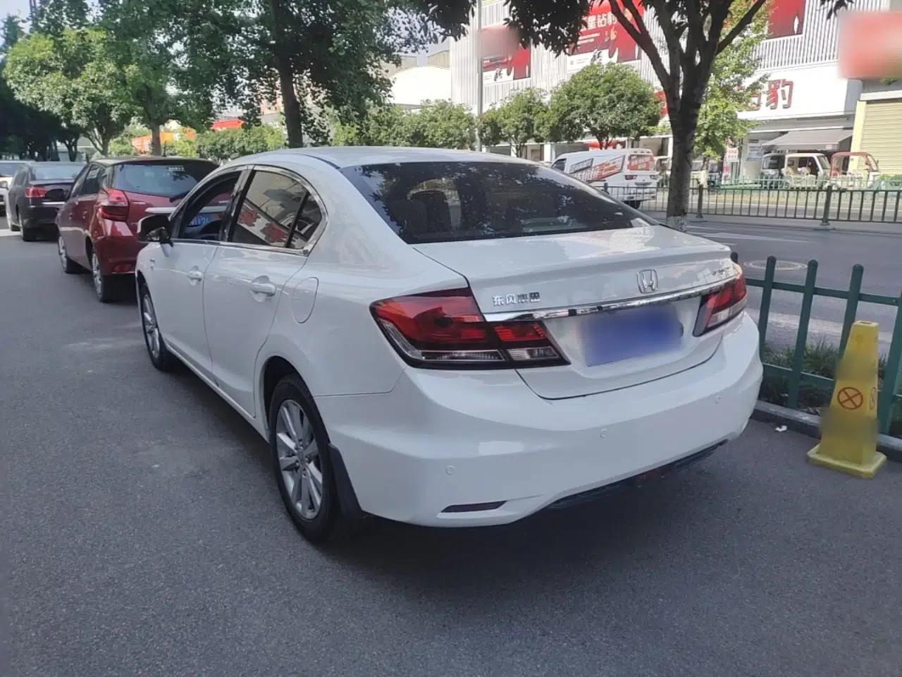 Honda Civic 2014 1.8L Automatic Classic Edition — миниатюра 4