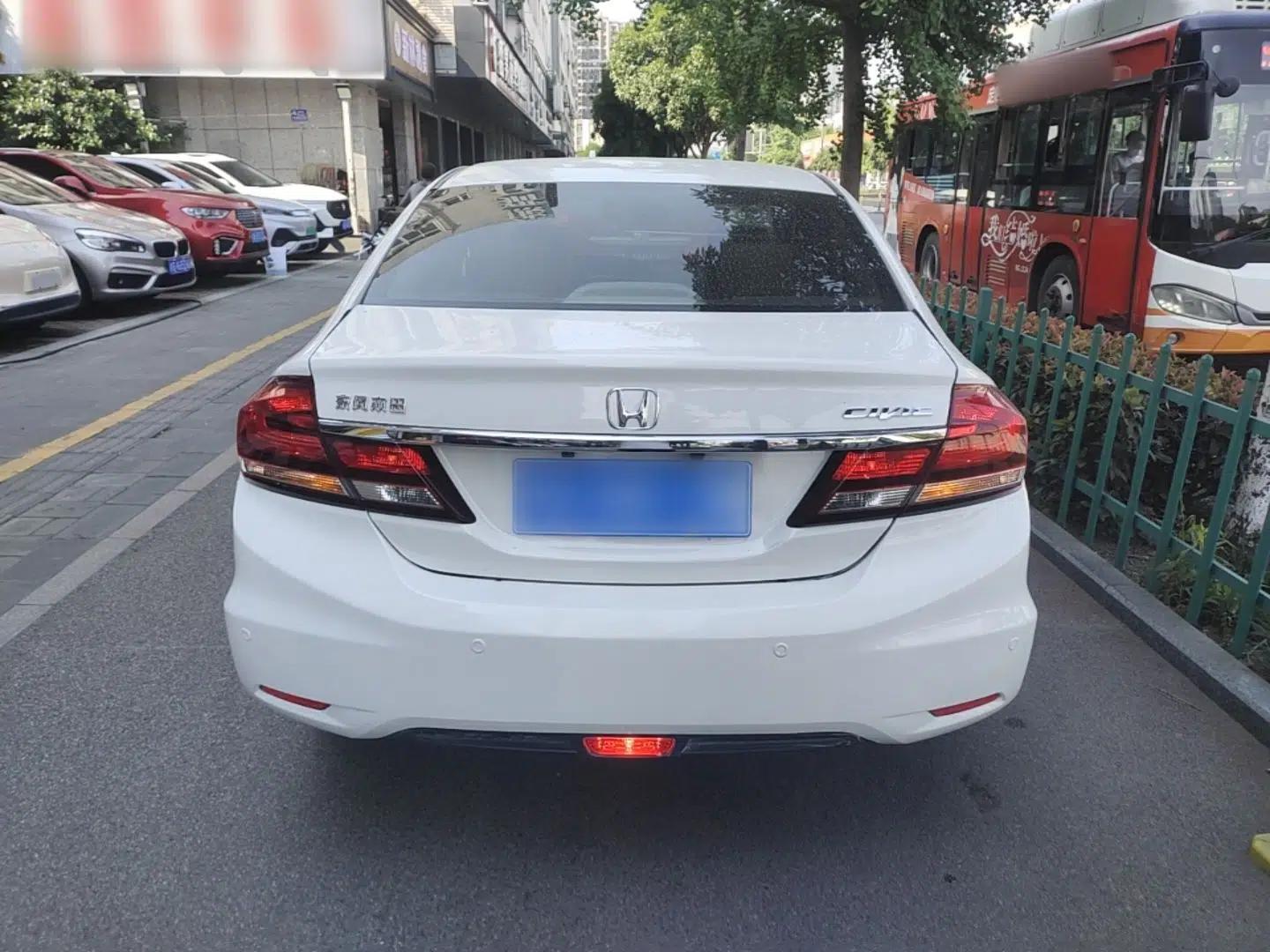 Honda Civic 2014 1.8L Automatic Classic Edition — миниатюра 5