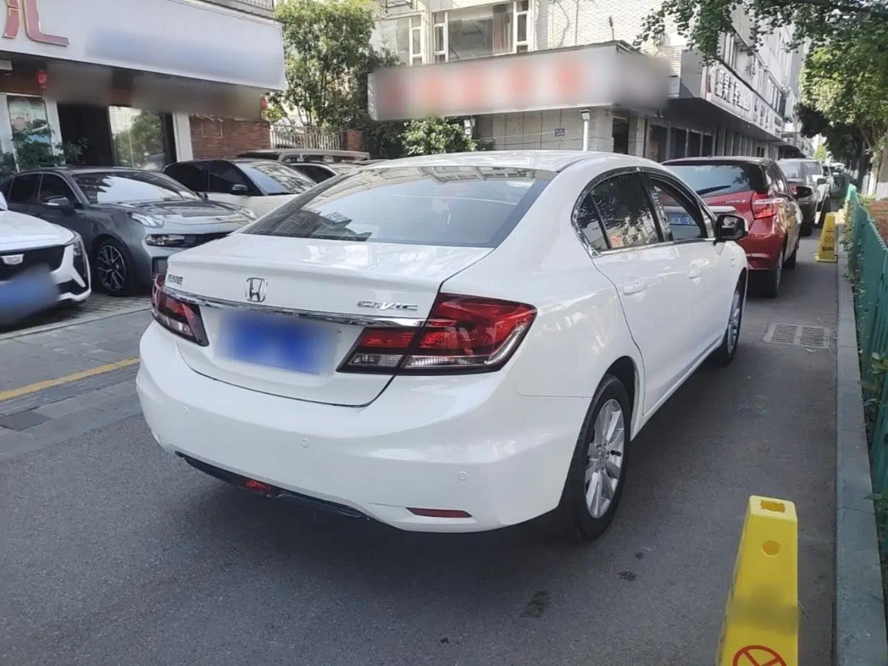 Honda Civic 2014 1.8L Automatic Classic Edition — миниатюра 6