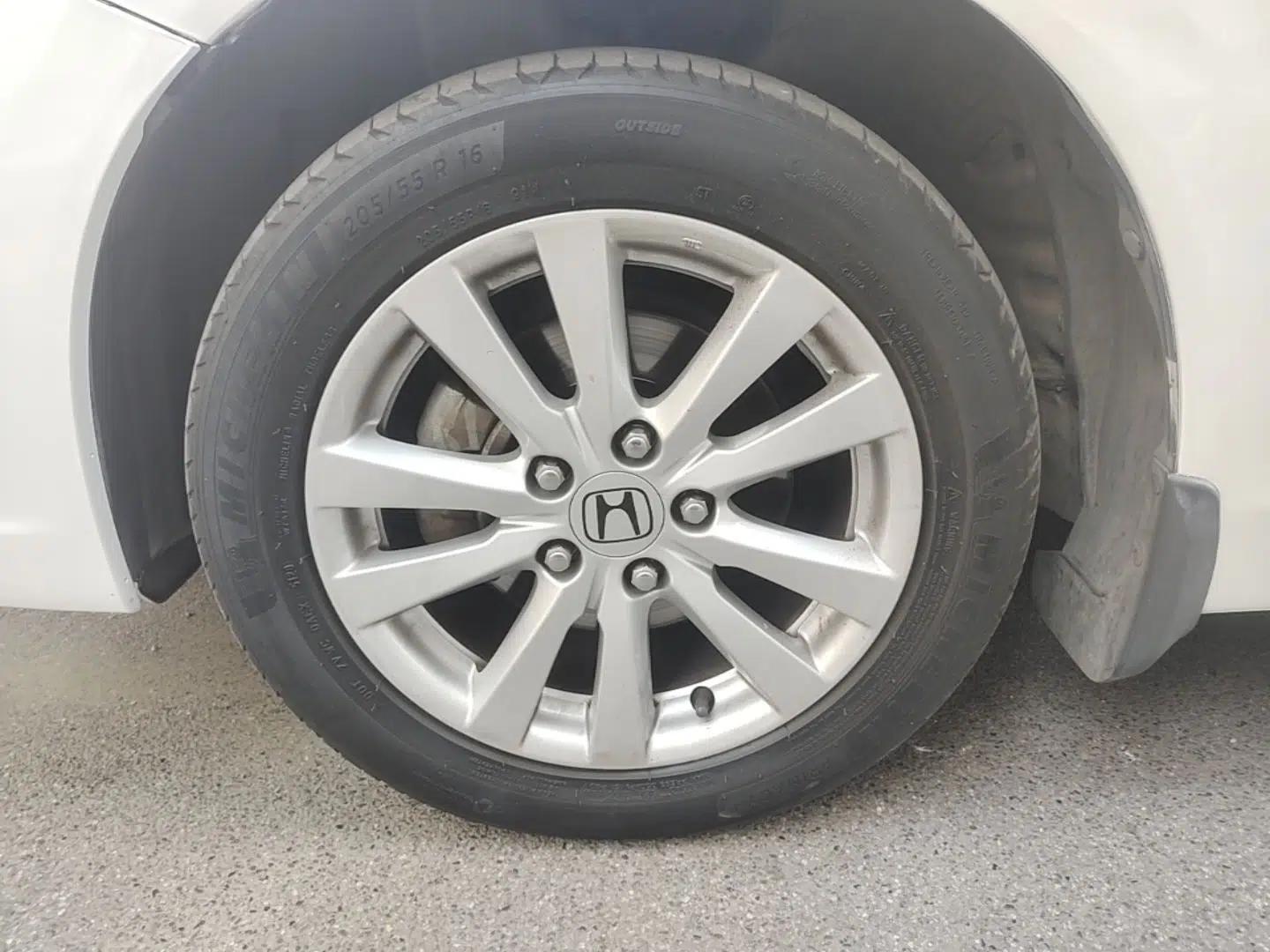 Honda Civic 2014 1.8L Automatic Classic Edition — миниатюра 8