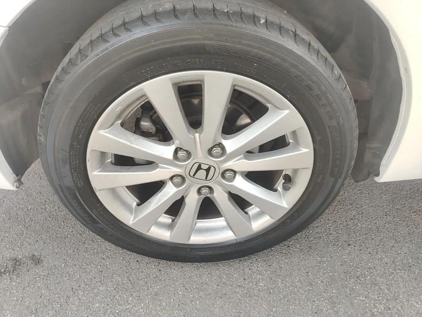 Honda Civic 2014 1.8L Automatic Classic Edition — миниатюра 10