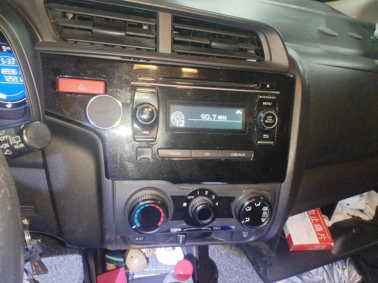 Honda Fit 2016 1.5L LXS CVT Comfort Sunroof Version — миниатюра 14