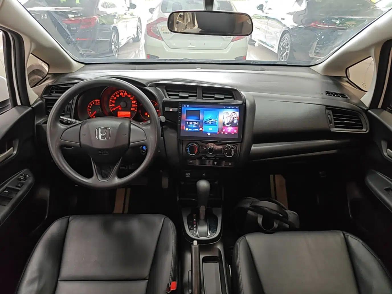 Honda Fit 2018 1.5L CVT Comfort Version — миниатюра 13