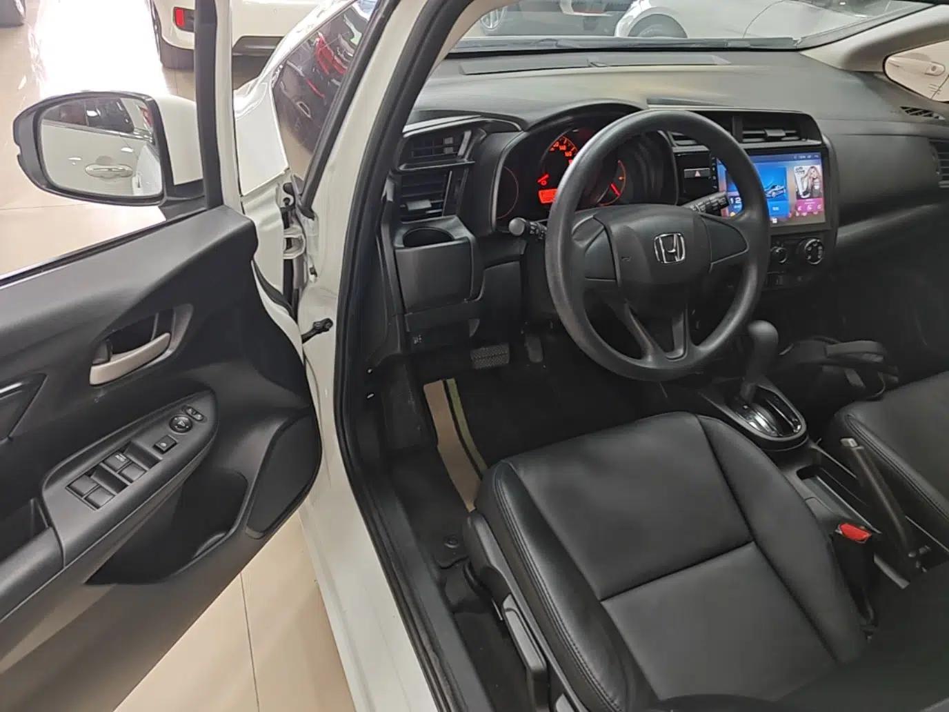 Honda Fit 2018 1.5L CVT Comfort Version — миниатюра 19