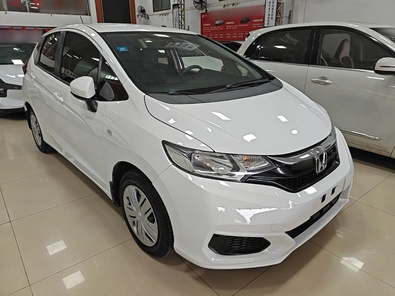 Honda Fit 2018 1.5L CVT Comfort Version — миниатюра 3