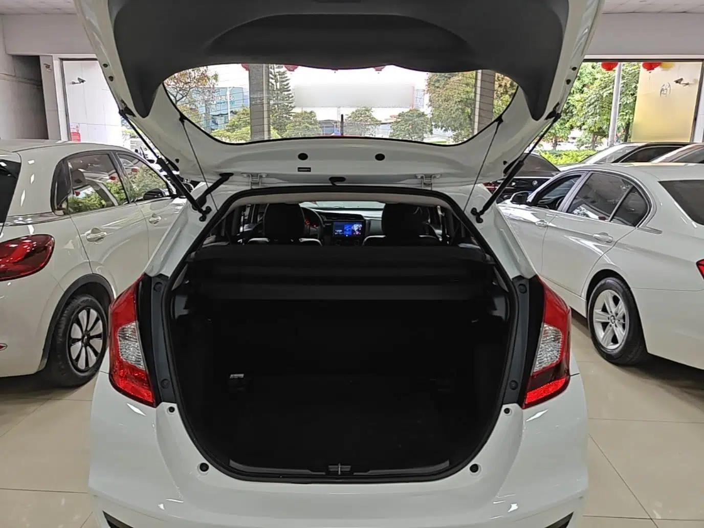 Honda Fit 2018 1.5L CVT Comfort Version — миниатюра 22