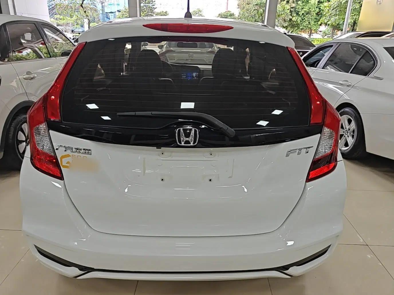 Honda Fit 2018 1.5L CVT Comfort Version — миниатюра 5