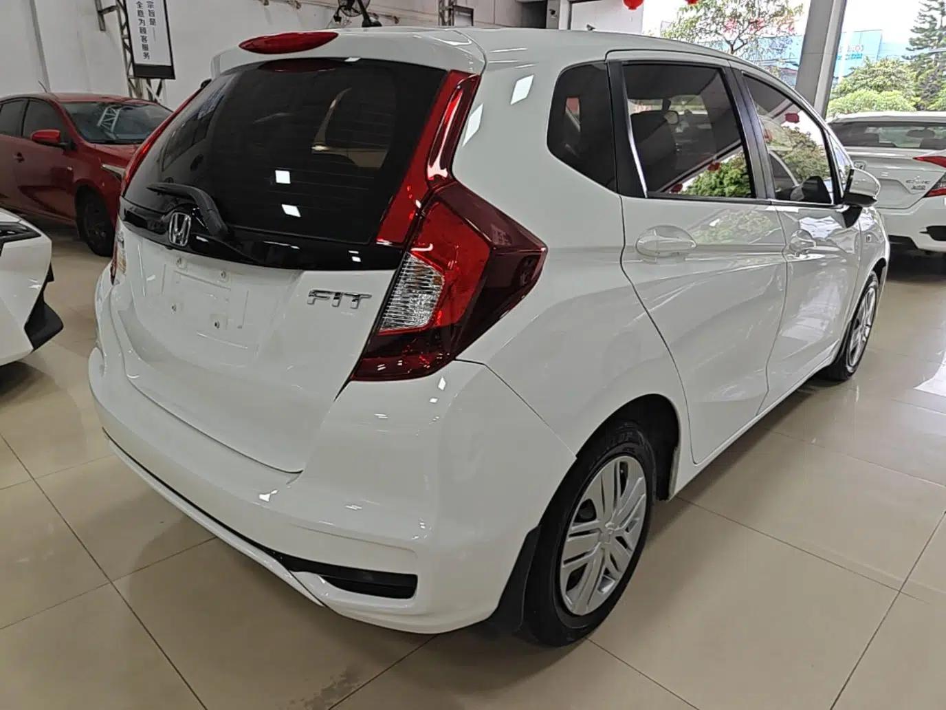 Honda Fit 2018 1.5L CVT Comfort Version — миниатюра 6