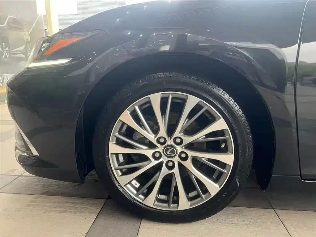 Lexus ES 2020 300h Premium Edition — миниатюра 6