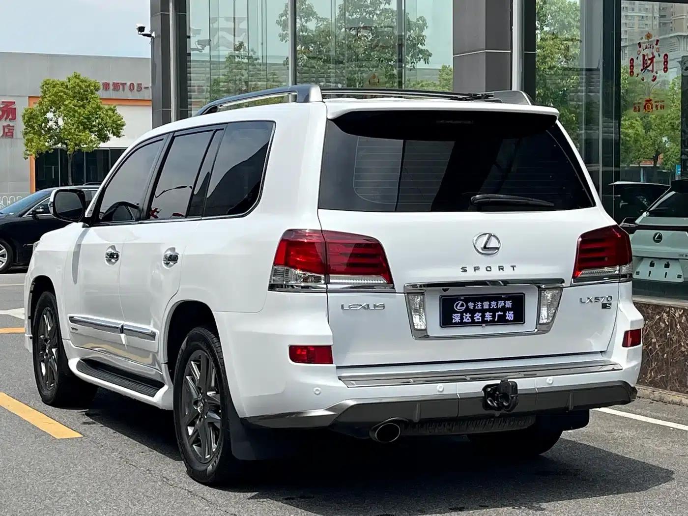 2015 Lexus LX570 Middle East Edition — миниатюра 3