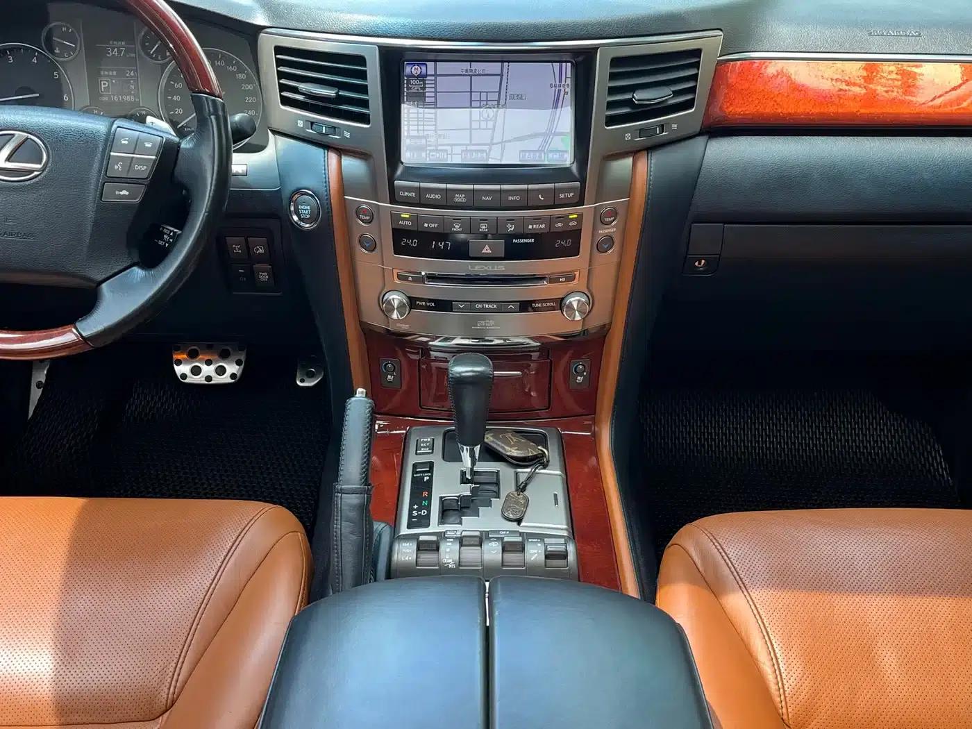 2015 Lexus LX570 Middle East Edition — миниатюра 8