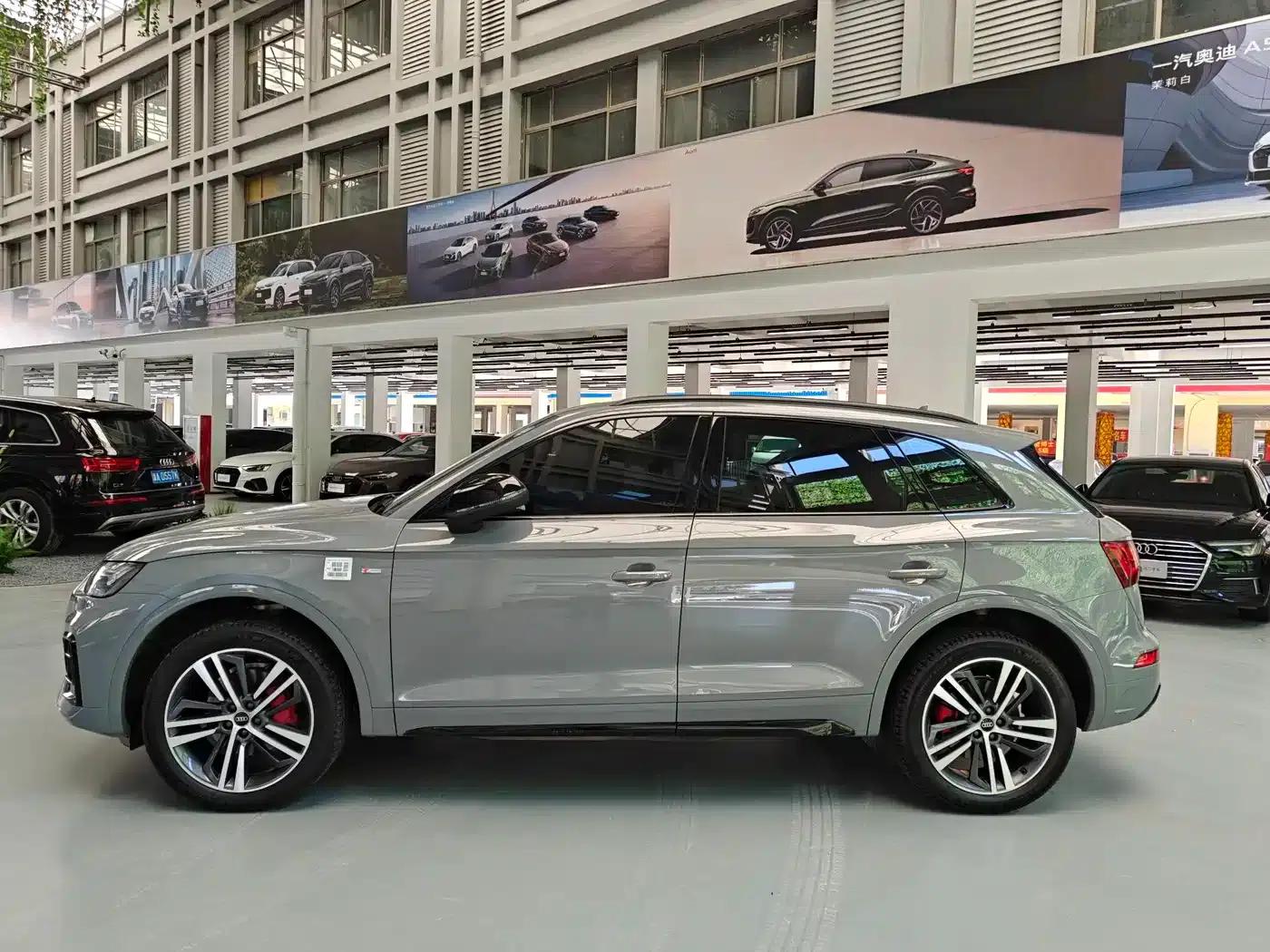 Audi Q5L 2025 40 TFSI Luxury Dynamic — миниатюра 3