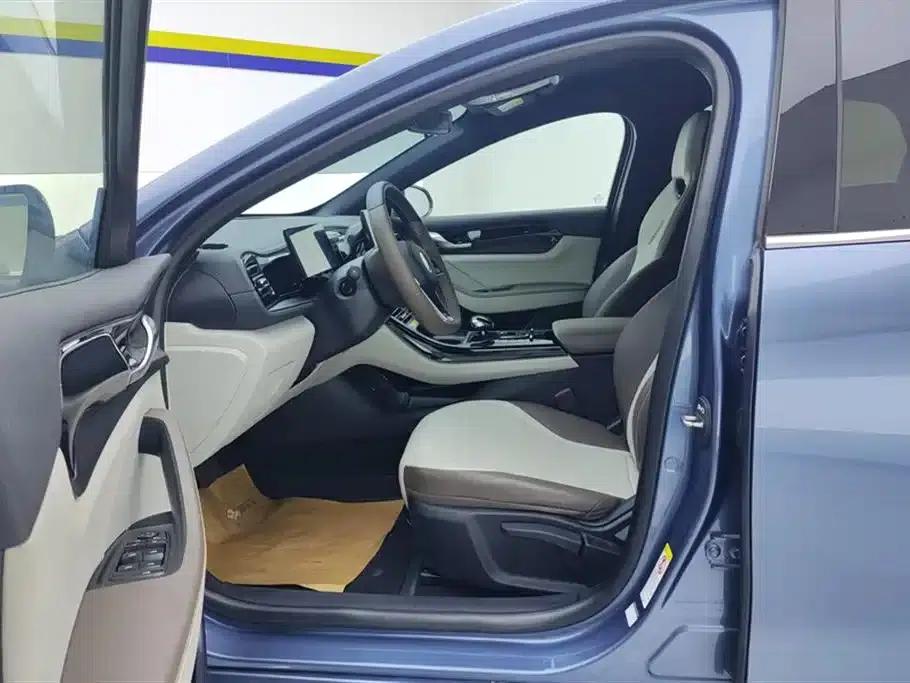 Qin PLUS 2024 Glory Edition DM-i 55KM Leading Model — миниатюра 9