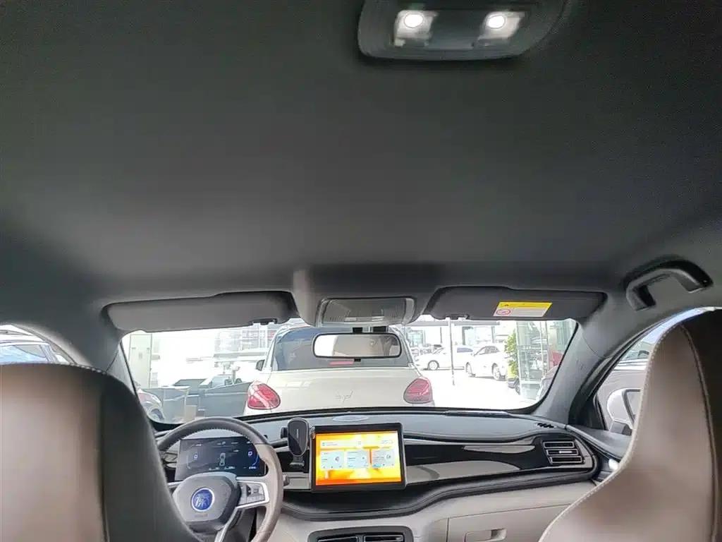 Qin PLUS 2024 Glory Edition DM-i 55KM Leading Model — миниатюра 18