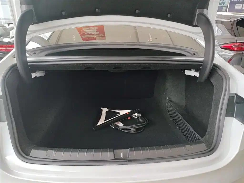Qin PLUS 2024 Glory Edition DM-i 55KM Leading Model — миниатюра 19