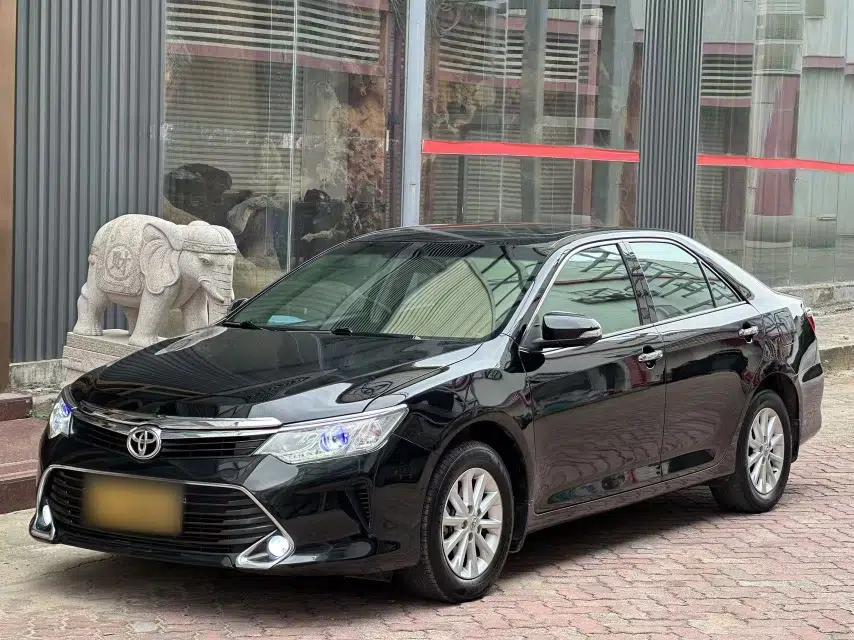 Toyota Camry 2016 2.0G 10th Anniversary Leading Edition — миниатюра 4