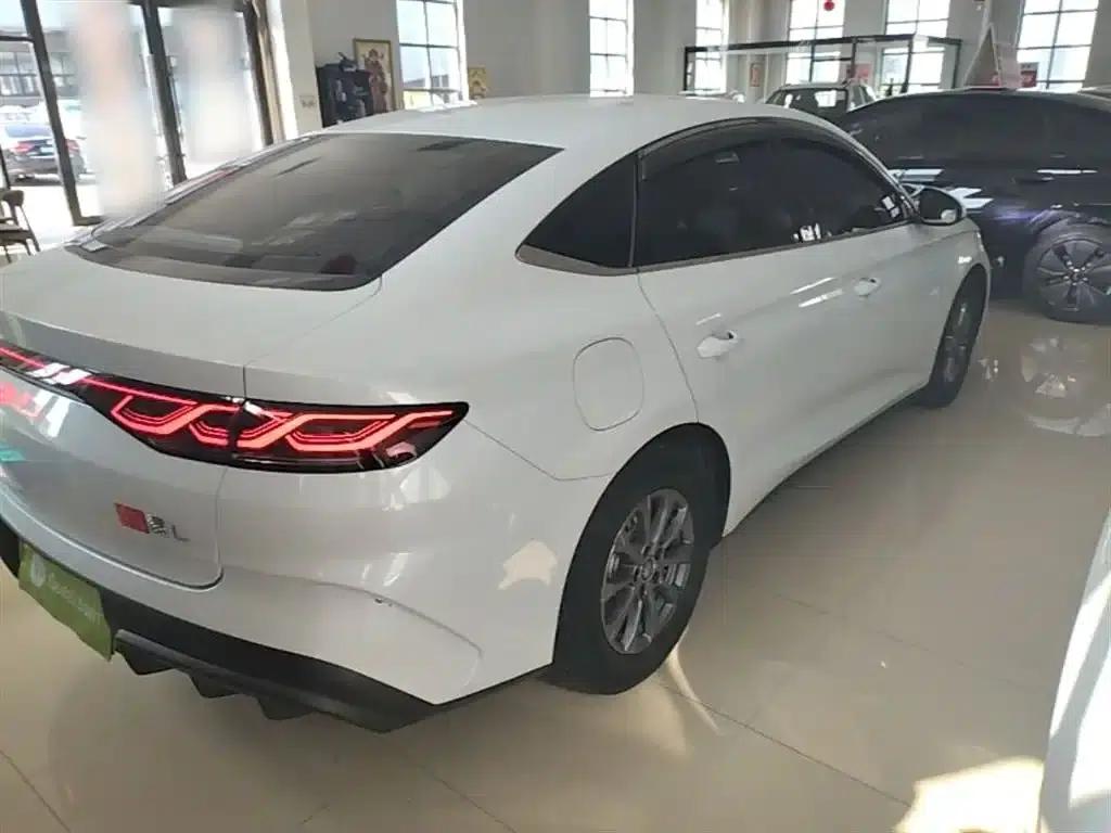 Qin L 2024 DM-i 80KM Leading Edition — миниатюра 7