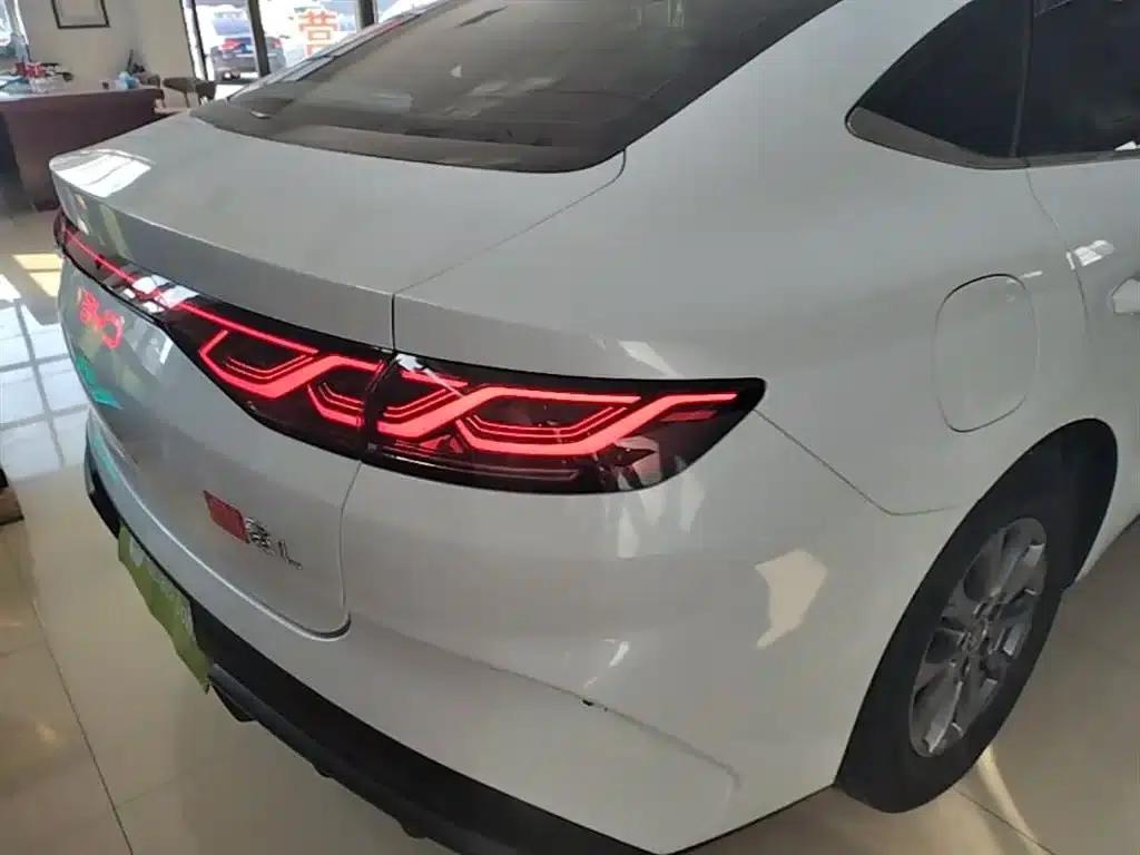 Qin L 2024 DM-i 80KM Leading Edition — миниатюра 8