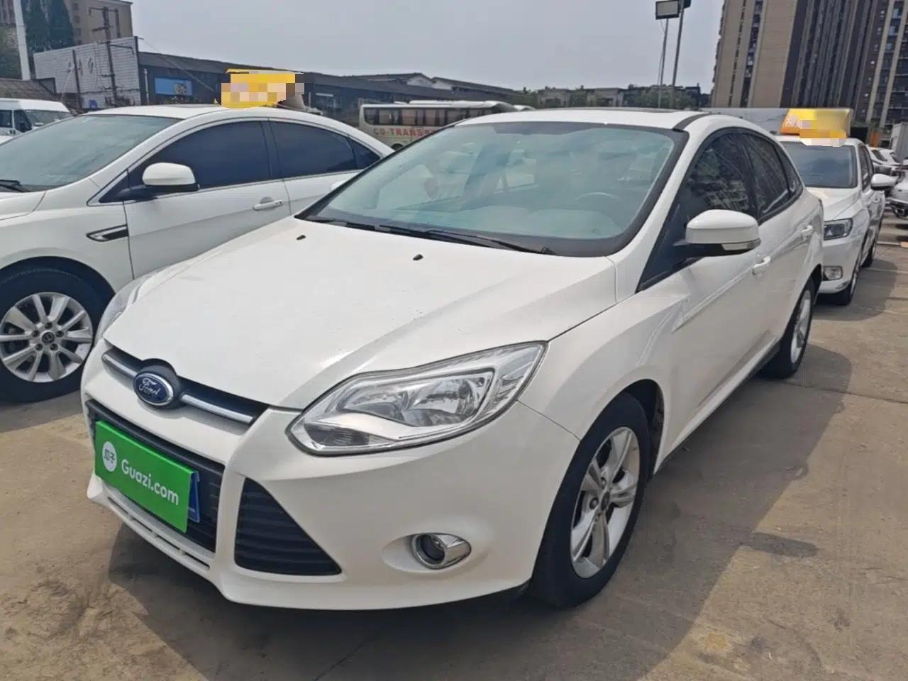 Ford Focus 2012 Sedan 1.6L Automatic Fashion Edition — миниатюра 1