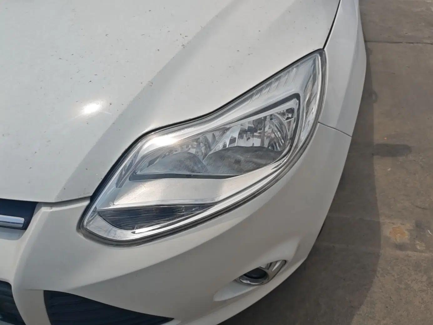 Ford Focus 2012 Sedan 1.6L Automatic Fashion Edition — миниатюра 9